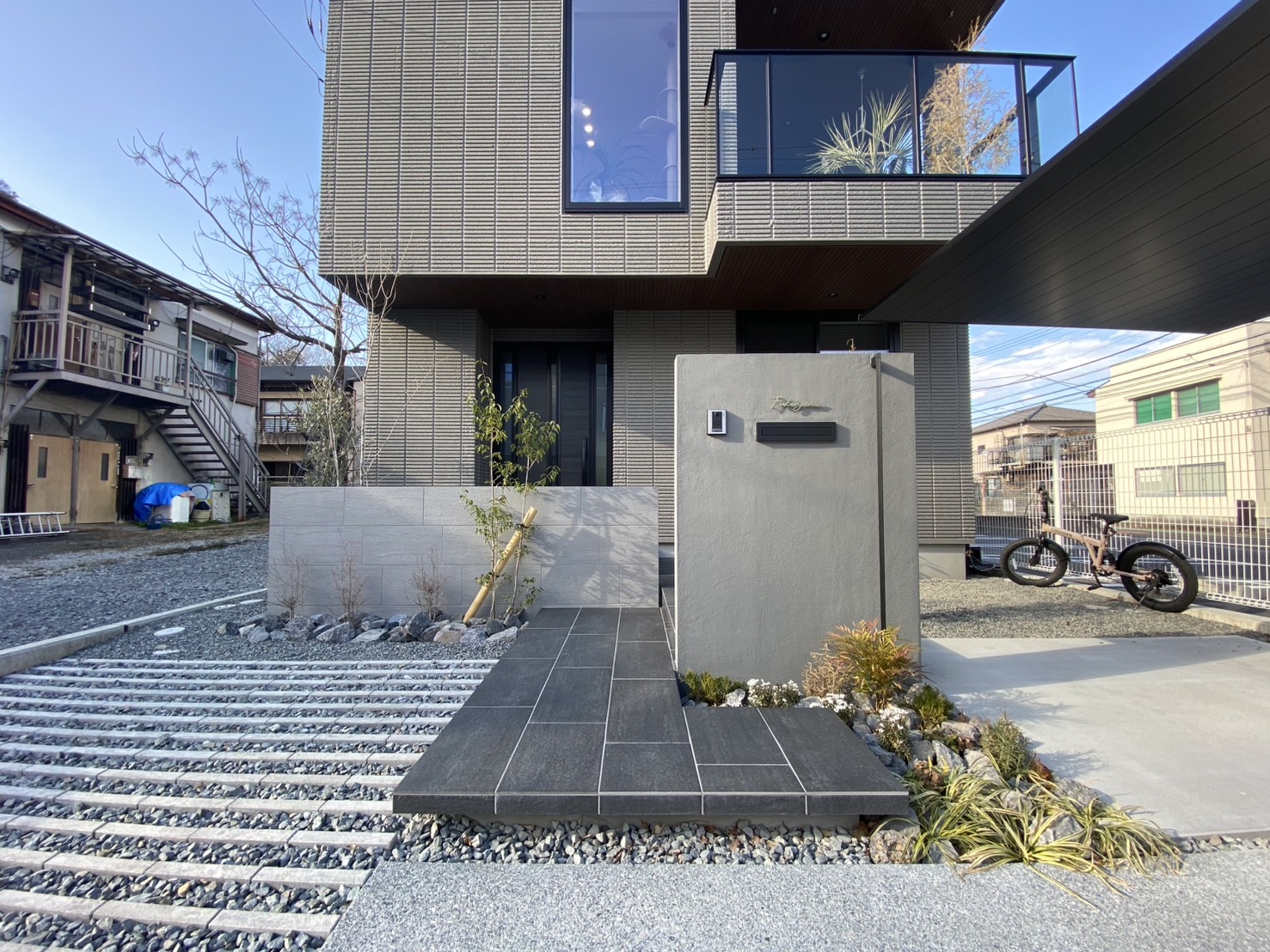 誰でも手が届く！モダンエクステリア